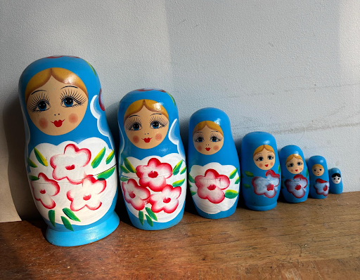 7 Russian dolls in descending order of size